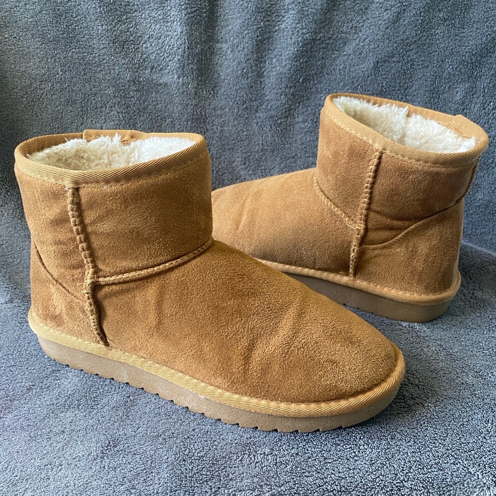 CUSHIONAIRE Hipster Cozy Ankle Boot Size 7.5